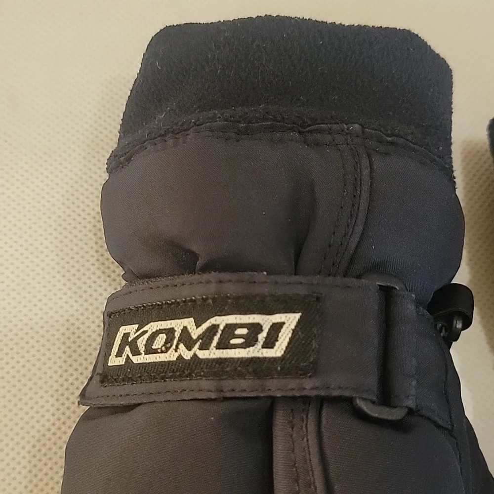 JUNIORS - KOMBI BLACK MITTENS WITH HOOK & LOOP CLOSURE AT THE WRIST‎